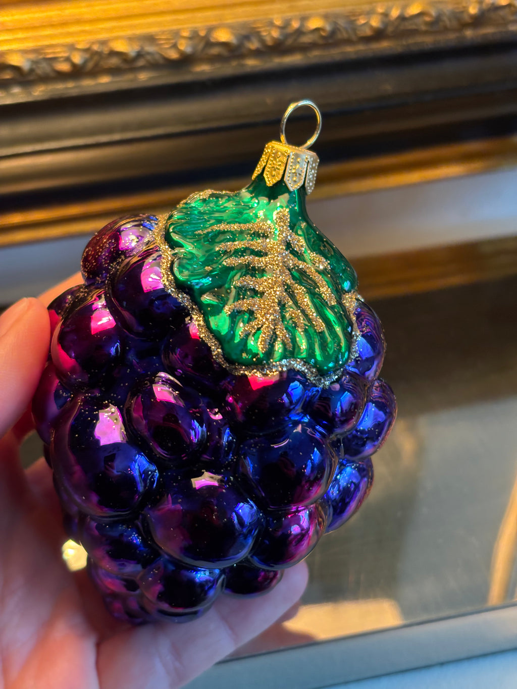 Grapes Ornament deep purple medium